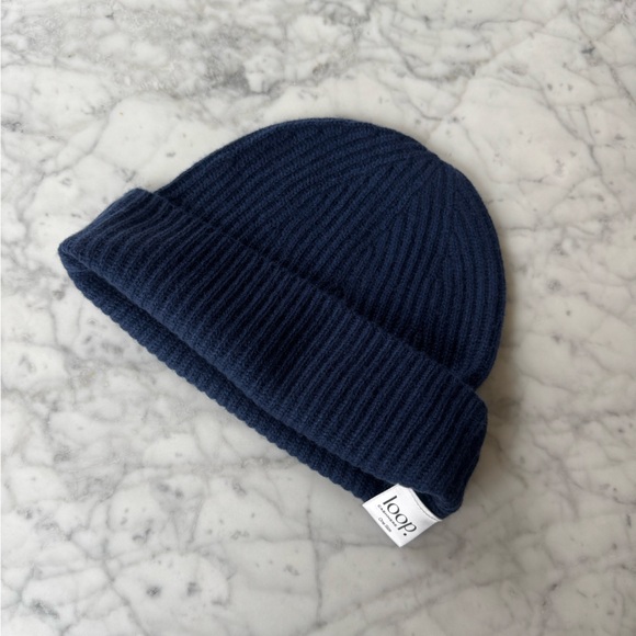 NEW loop cashmere beanie in midnight blue - Picture 3 of 5